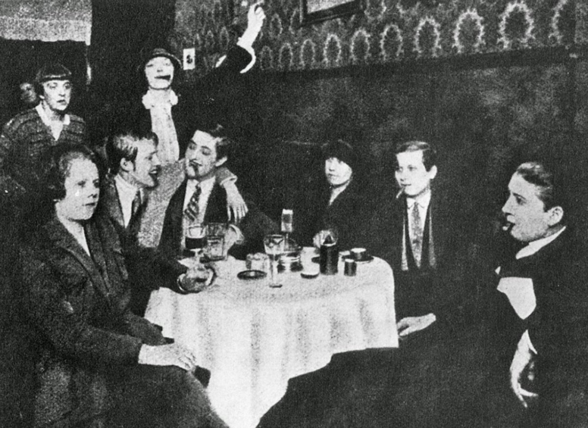Photo of Berlin Club, 1920s. From exhibition catalogue: Eldorado: Homosexuelle Frauen und Männer in Berlin 1850–1950: Geschichte, Alltag
und Kultur, Berlin, Fröhlich und Kaufmann, 1984.